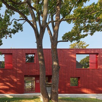 Rotes Juwel im Grünen – Kita Parkstraße Stuttgart | © Zooey Braun